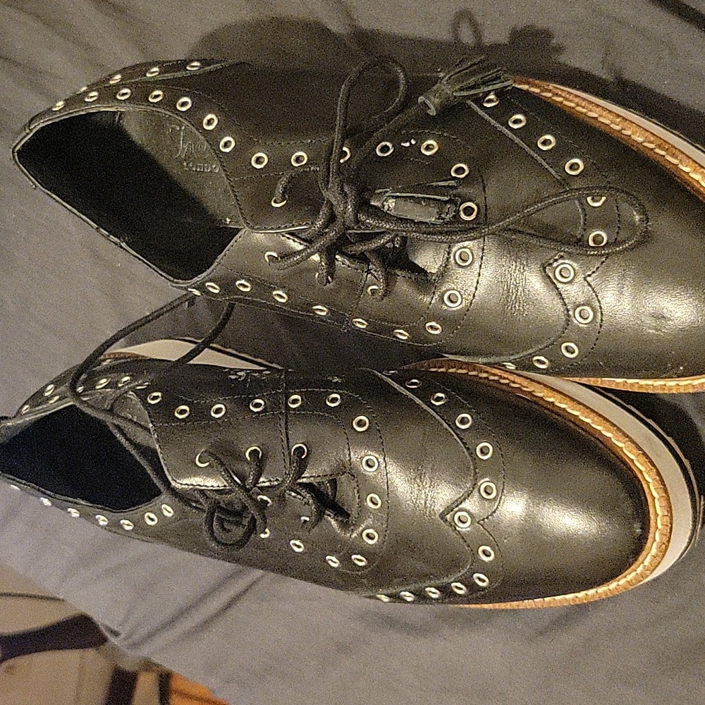 Shelly's of London  Black platform shoes with gromits